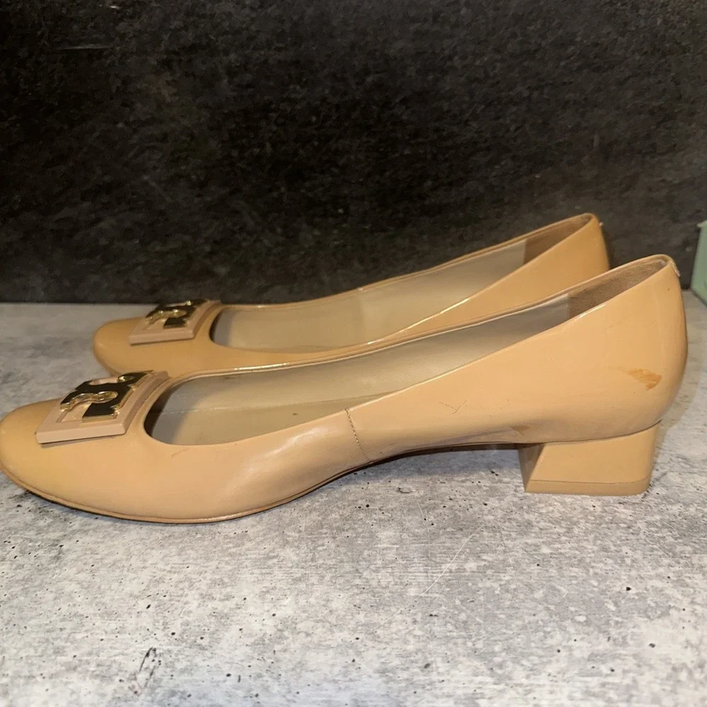TORY BURCH GIGI NUDE PATENT LEATHERBLOCK HEEL PUMP SIZE 9 $348
